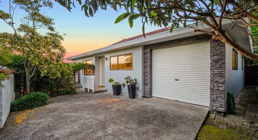  at 2/1a Gordon Avenue, Forrest Hill, North Shore City, Auckland