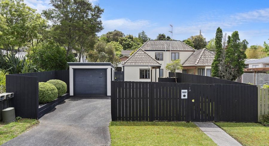  at 1/29 Lambrown Drive, Totara Vale, Auckland