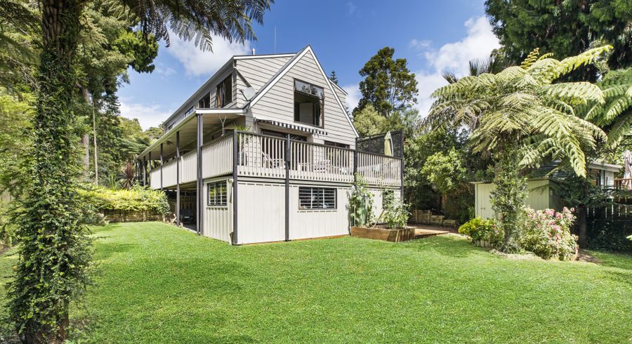  at 15 Karen Road, Laingholm, Auckland