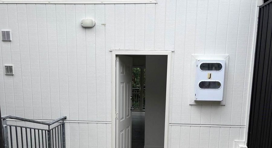  at 23J Hendry Avenue, Hillsborough, Auckland