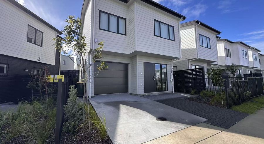  at 9 Greenbrier Street, Westgate, Waitakere City, Auckland