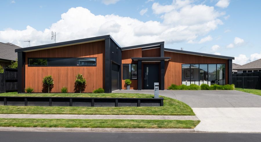  at 27 Helen June Avenue, Flagstaff, Hamilton