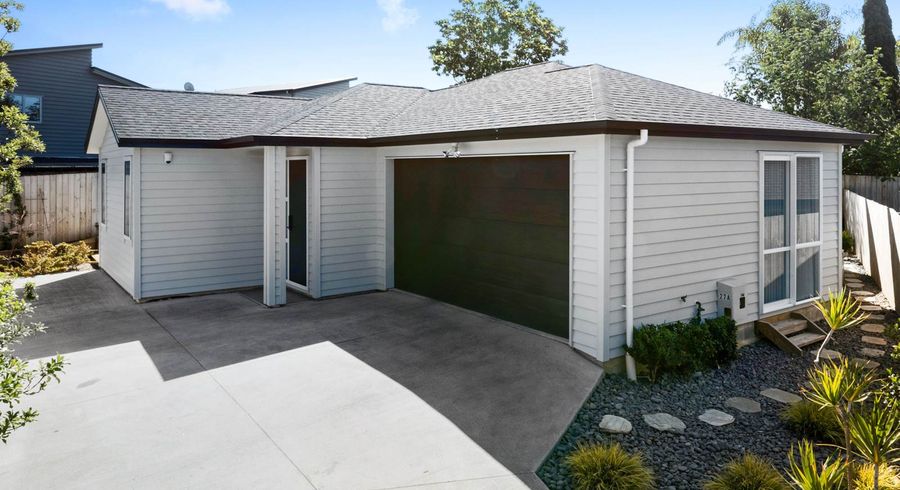  at 27A Camrose Place, Glenfield, Auckland