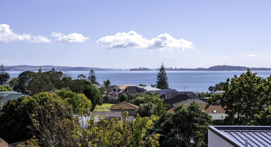  at 20B Oakwood Grove, Eastern Beach, Manukau City, Auckland