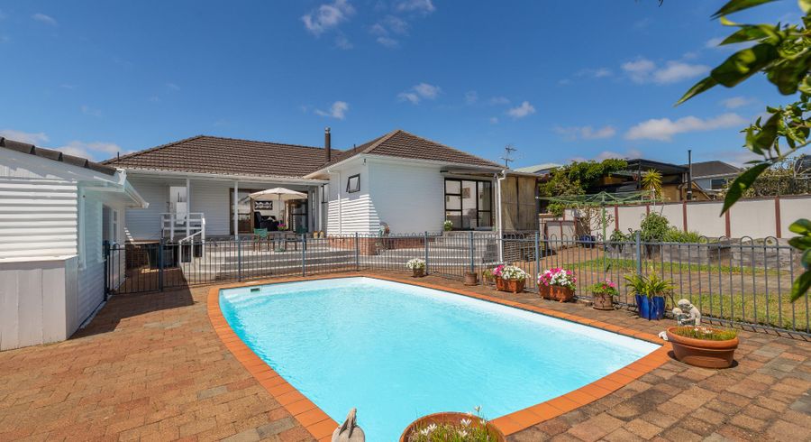  at 22 Wainui Avenue, Point Chevalier, Auckland