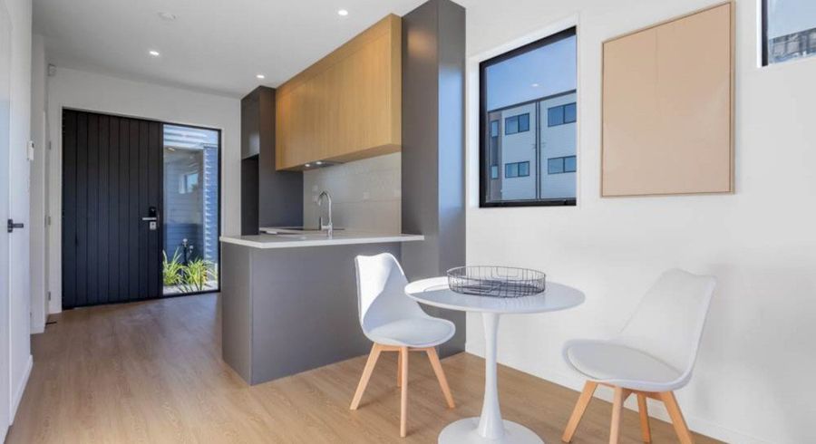  at 2/1 Cape Road, Mangere, Manukau City, Auckland