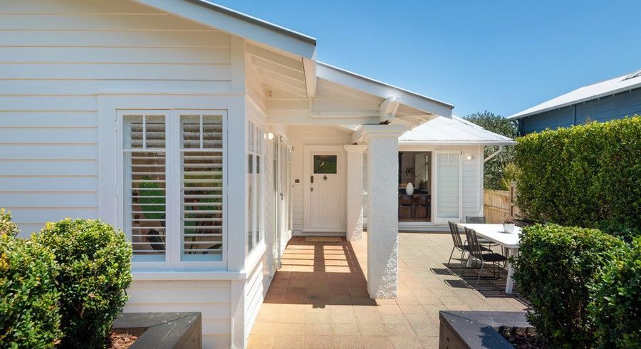  at 7B North Avenue, Narrow Neck, North Shore City, Auckland