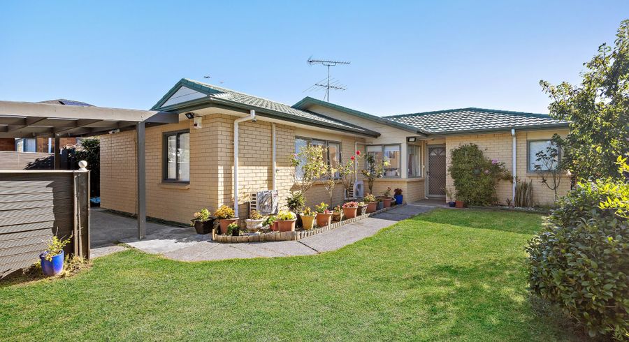  at 8 Sambrooke Crescent, Flat Bush, Auckland