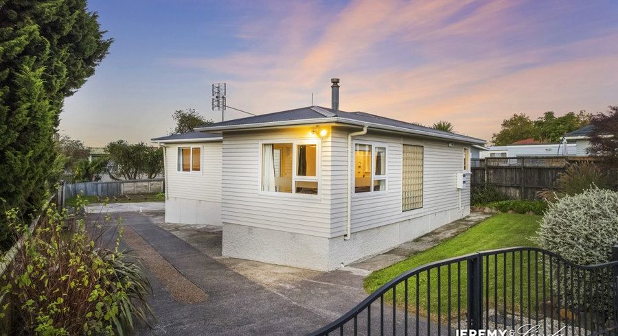  at 11 Denyer Place, New Lynn, Auckland
