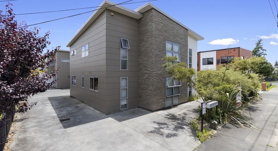 at 1/167 Knighton Road (Room E), Hillcrest, Hamilton, Waikato