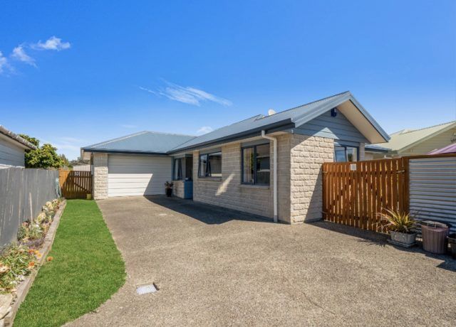  at 32 Somerset Cres, Highbury, Palmerston North, Manawatu / Whanganui
