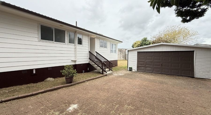  at 20 Becker Drive, Weymouth, Manukau City, Auckland