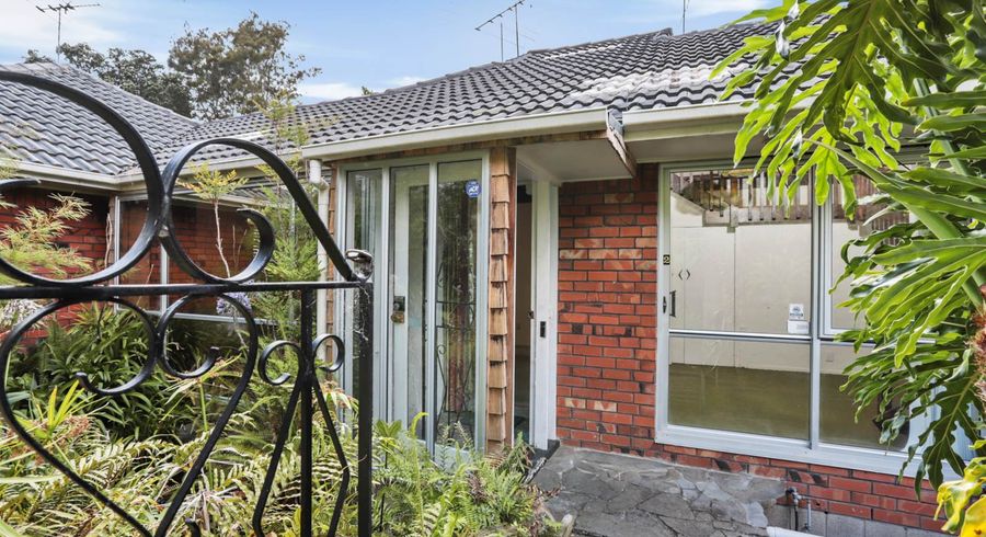  at 2/20 St Peters Street, Northcote, Auckland