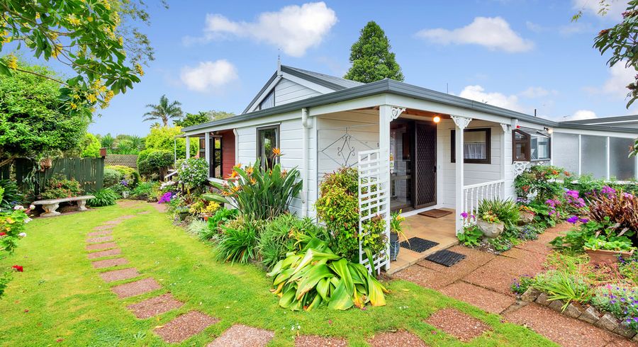  at 5 Sunshine Place, Papakura