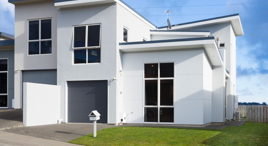  at 10 Cedarwood Street, Woodridge, Wellington