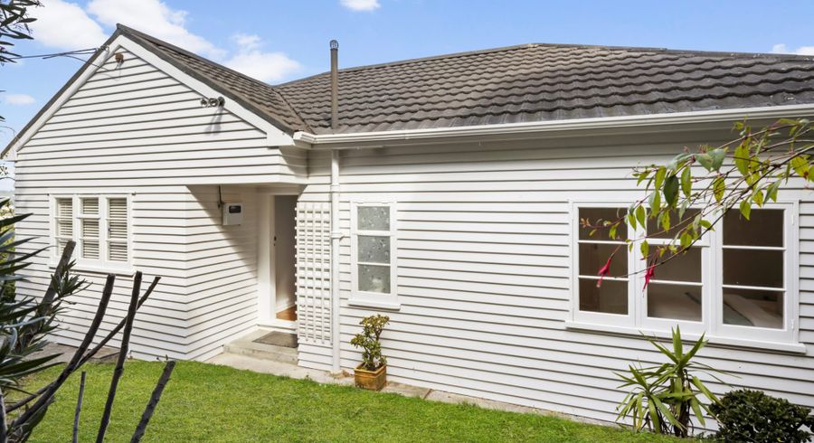  at 35 Nevay Road, Karaka Bays, Wellington