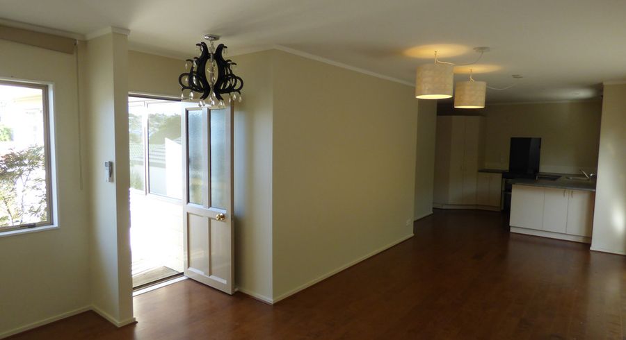  at 2/6 Knott Road, Stanmore Bay, Whangaparaoa