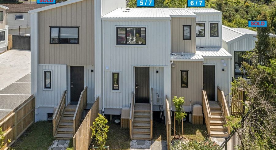  at 5/7 Cedar Heights Avenue, Massey, Auckland