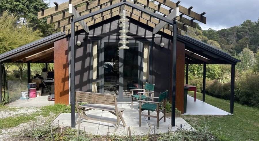  at 11 Little Sydney Road, Brooklyn