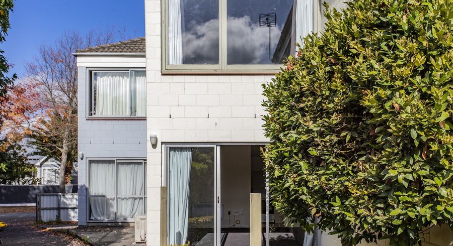  at 2/27 Rugby Street, Merivale, Christchurch City, Canterbury