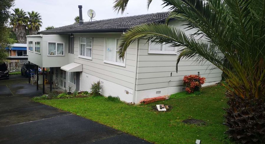  at 6 Easton Park Pde, Glenfield, North Shore City, Auckland