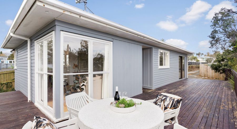  at 6 Gilpin Place, Beach Haven, Auckland