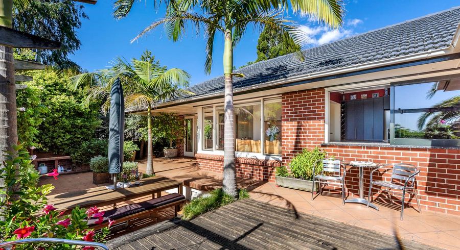  at 46 Red Hills Road, Massey, Auckland