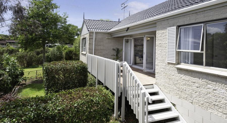  at 2/30 Curacao Place, Half Moon Bay, Auckland
