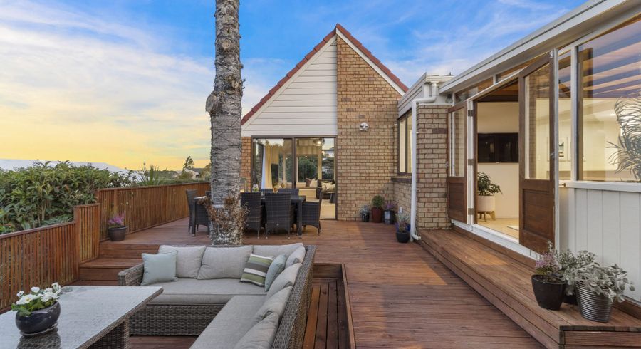  at 10 Onetaunga Road, Chatswood, Auckland