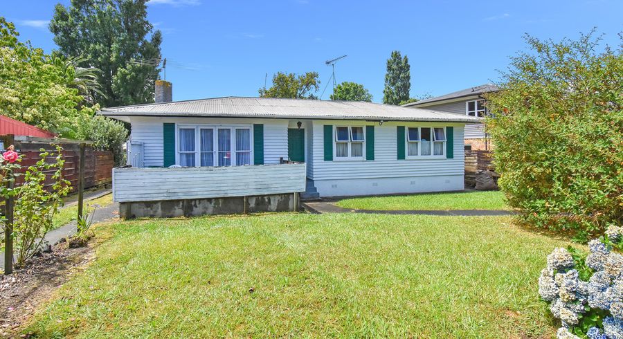  at 2 Wood Avenue, Howick, Auckland