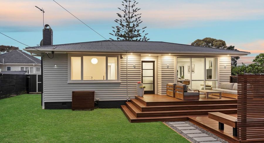  at 26  Pine Avenue, Henderson, Waitakere City, Auckland