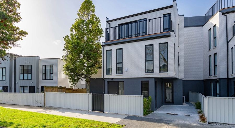  at 2B Dunkirk Road, Panmure, Auckland