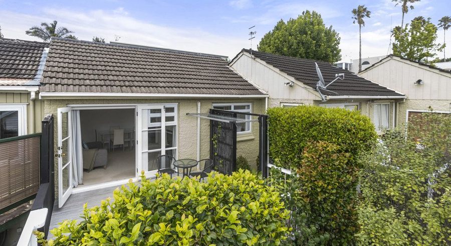  at 2/18 Sprott Road, Kohimarama, Auckland
