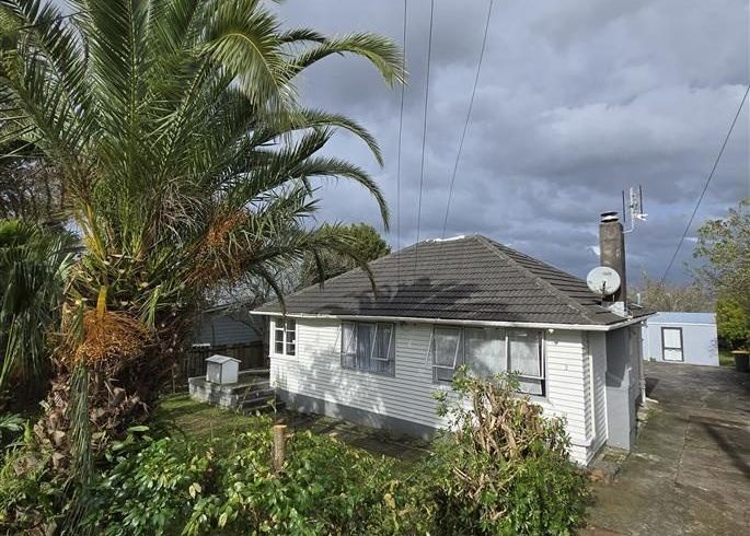  at 3 Donovan Avenue, Massey, Waitakere City, Auckland