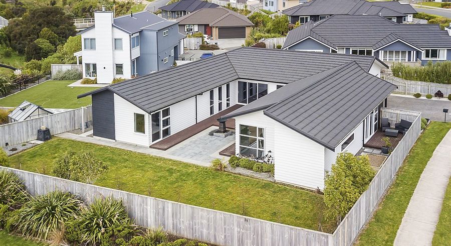  at 36 Banks Boulevard, Whitby, Porirua