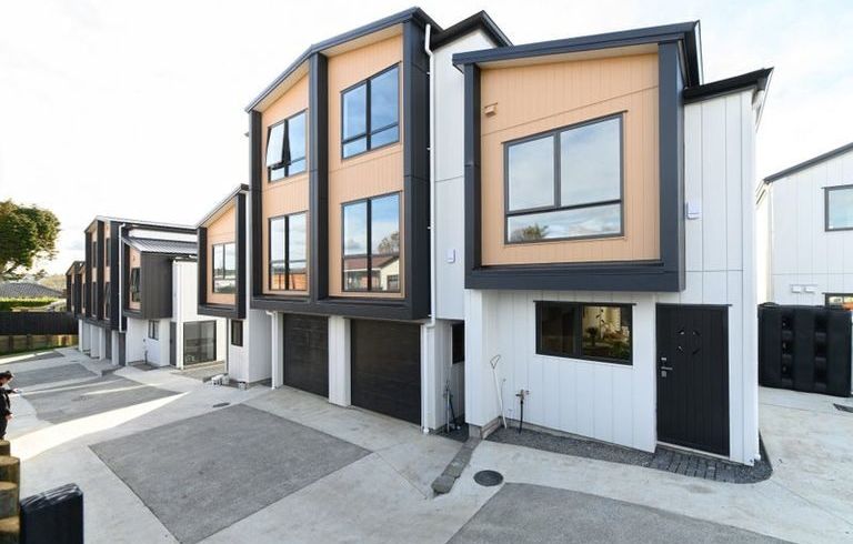  at 4/11 Scanlen Terrace, Kelston, Waitakere City, Auckland