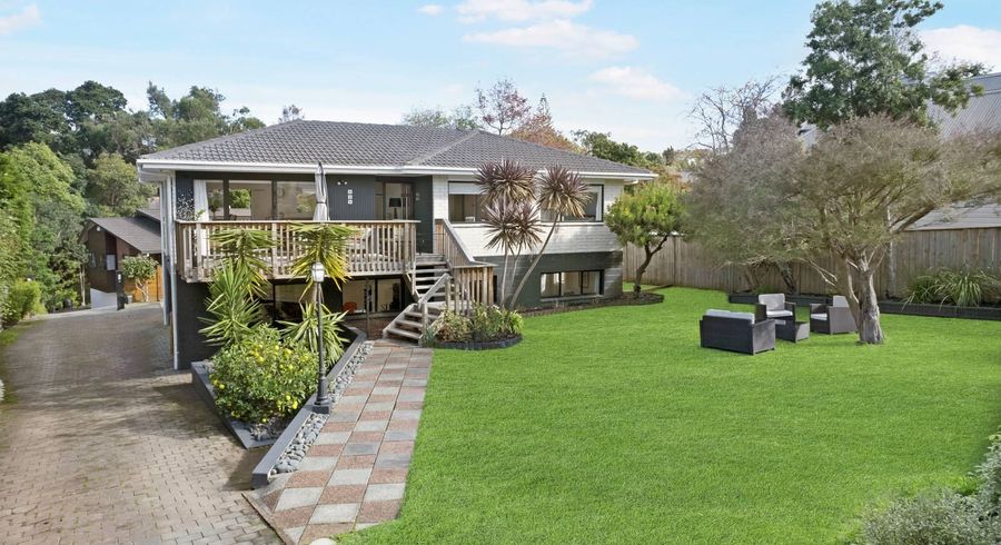  at 2/87 Beach Road, Mellons Bay, Auckland