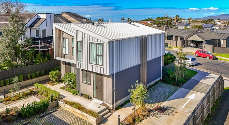  at 31/82 East Coast Road, Milford, North Shore City, Auckland