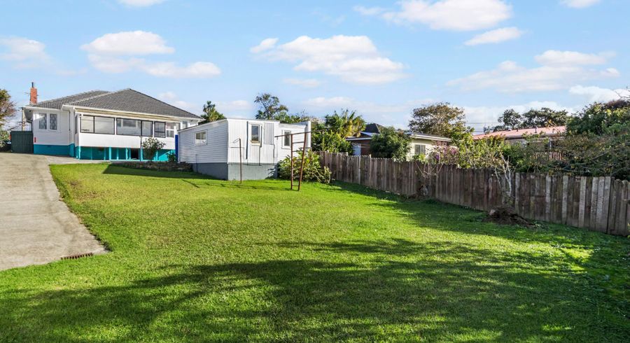  at 205 White Swan Road, Mount Roskill, Auckland