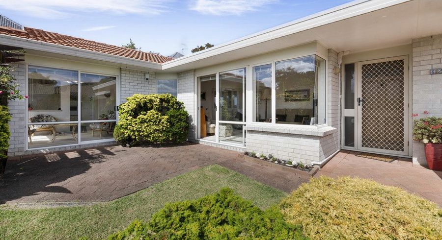  at 1/61 Wiltshire Place, Somerville, Manukau