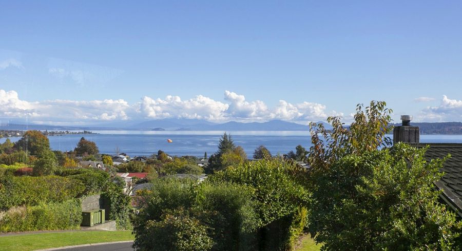  at 2/7 Ngamotu Road, Taupo