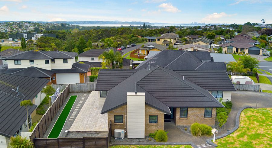  at 5 McWhirters Farm Lane, Massey, Waitakere City, Auckland