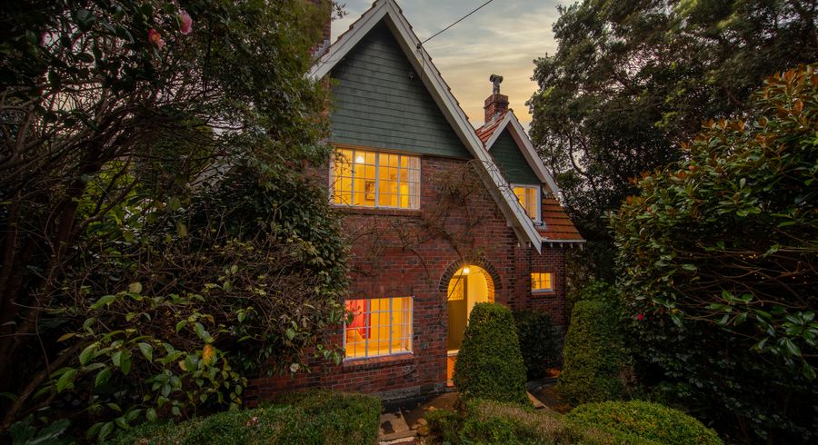  at 86 Bolton Street, Kelburn, Wellington