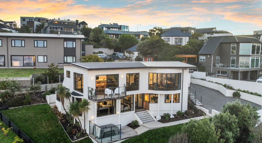  at 10 Glendevere Terrace, Redcliffs, Christchurch City, Canterbury