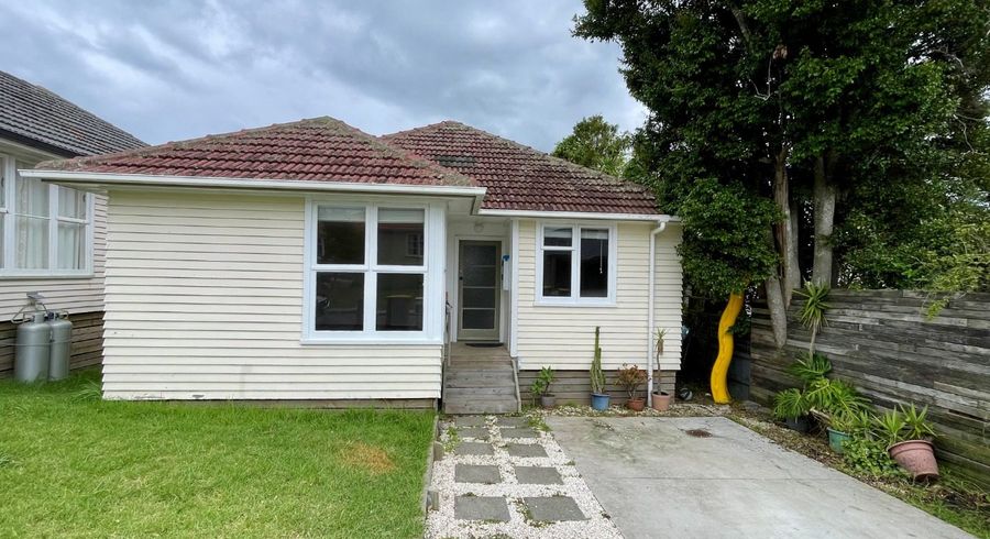  at 3B Moa Street, Belmont, North Shore City, Auckland