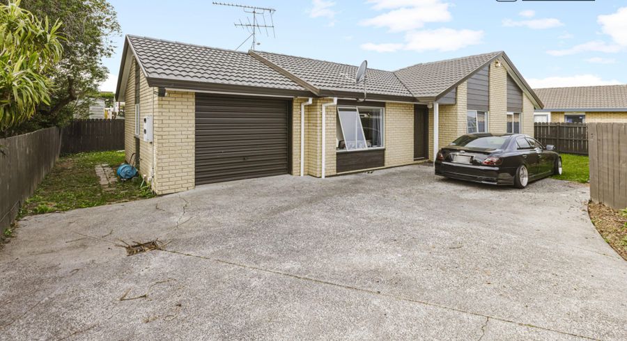  at 2/24 Horlicks Place, Randwick Park, Auckland