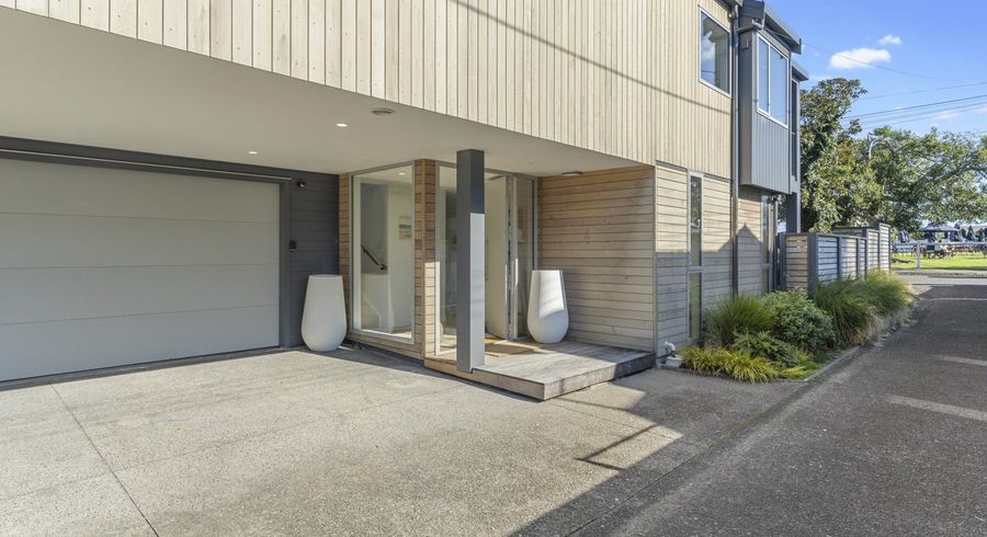  at 2/43 Princes Street, Northcote Point, North Shore City, Auckland