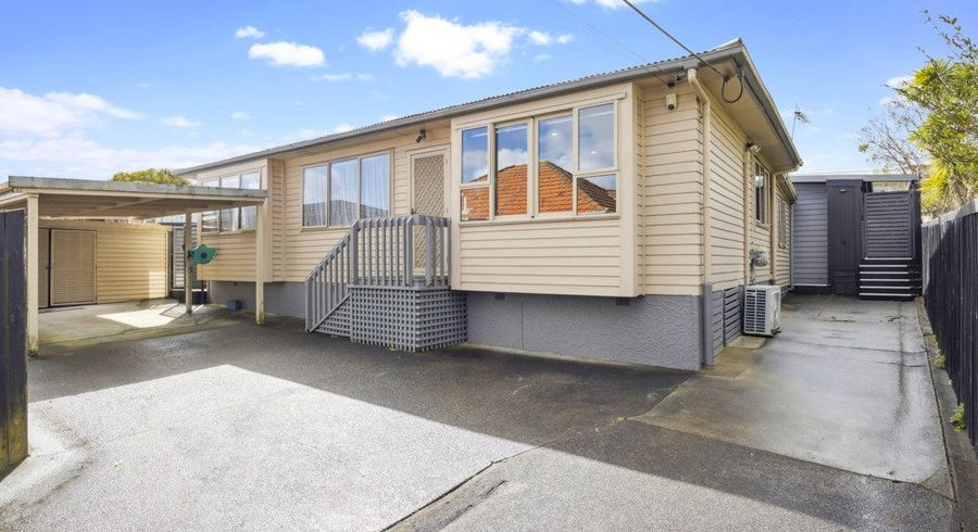  at 9 Sheehan Road, Te Atatu South, Waitakere City, Auckland