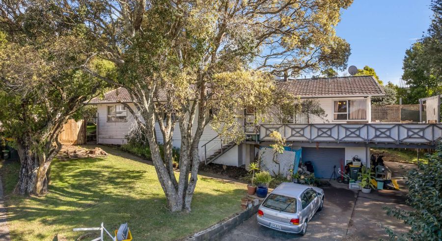  at 9 Tahu Crescent, Sunnynook, North Shore City, Auckland