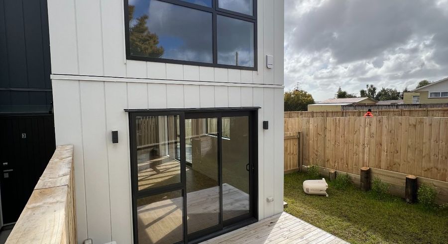  at 4/4 Waitaki Street, Henderson, Waitakere City, Auckland